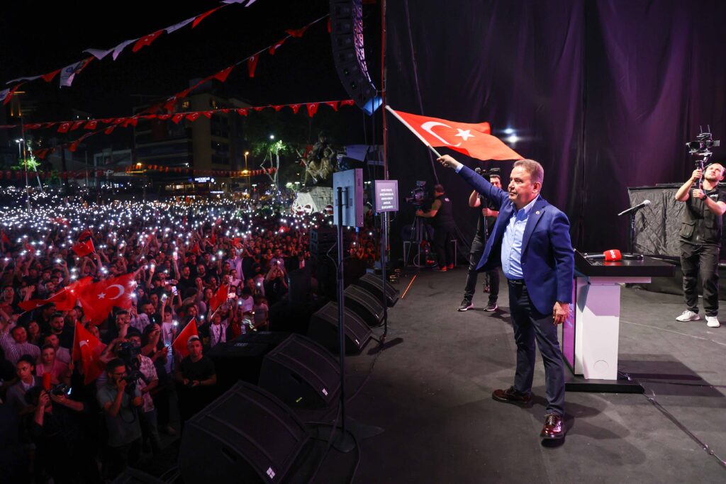 Fener Alayinda gurur Ceza konserinde cosku yasandi 4 - Mega TV