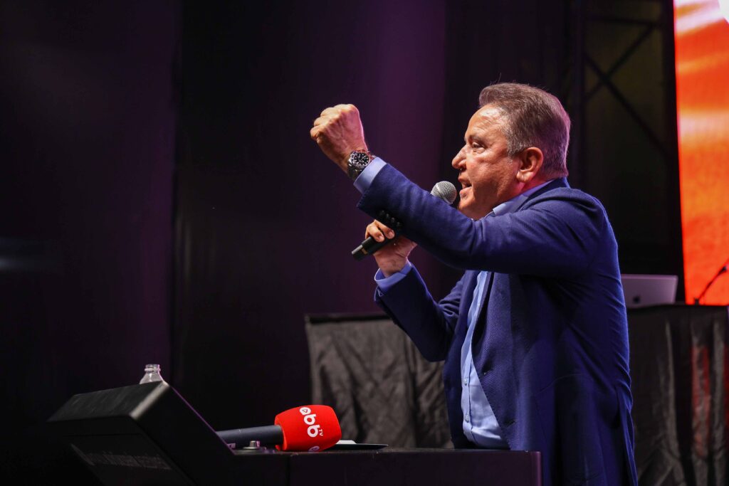 Fener Alayinda gurur Ceza konserinde cosku yasandi 5 - Mega TV