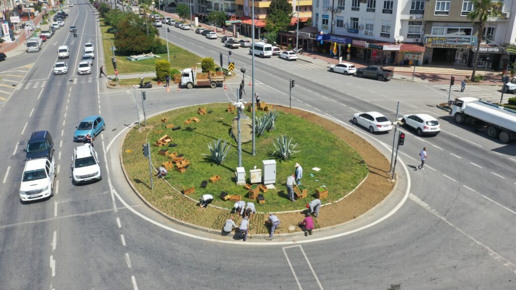 Gazipaşa Belediyesi Mevsimlik Çiçek Dikimine Başladı - Mega TV WhatsApp Image 2025 05 07 at 14.36.36 1 - Mega TV