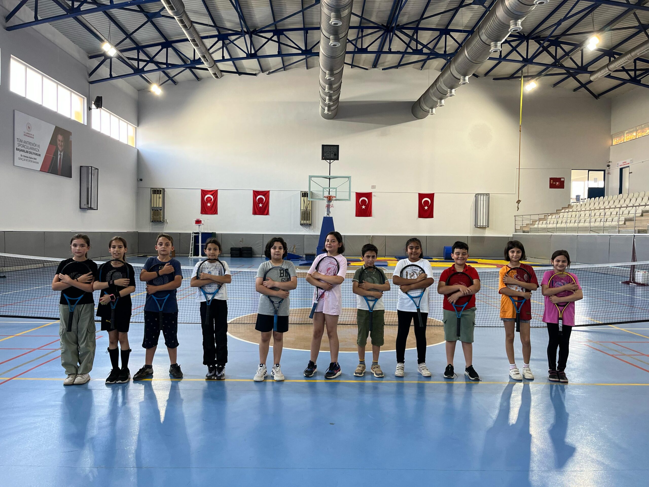 Gençlik Haftasında Sporun Coşkusu: Saha Hem Mücadele Hem Dostluk Dolu!
