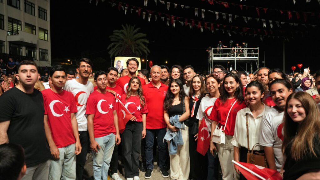 Alanya'da 19 Mayıs Coşkusu Gökhan Özen Konseri İle Taçlandı - Mega TV WhatsApp Image 2025 05 20 at 02.06.35 - Mega TV