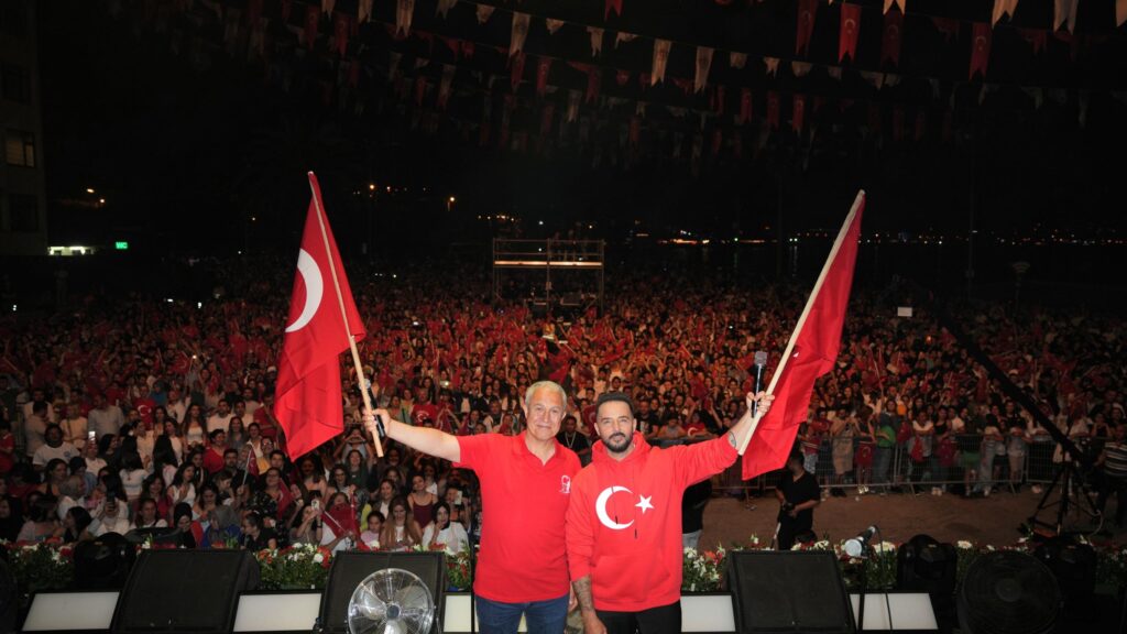 Alanya'da 19 Mayıs Coşkusu Gökhan Özen Konseri İle Taçlandı - Mega TV WhatsApp Image 2025 05 20 at 02.06.41 - Mega TV