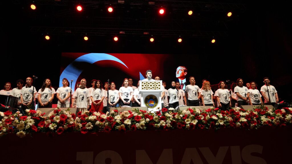 Alanya'da 19 Mayıs Coşkusu Gökhan Özen Konseri İle Taçlandı - Mega TV WhatsApp Image 2025 05 20 at 02.06.42 - Mega TV