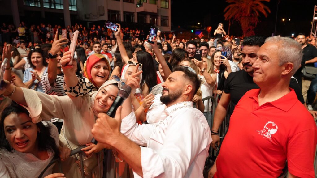 Alanya'da 19 Mayıs Coşkusu Gökhan Özen Konseri İle Taçlandı - Mega TV WhatsApp Image 2025 05 20 at 02.06.44 - Mega TV