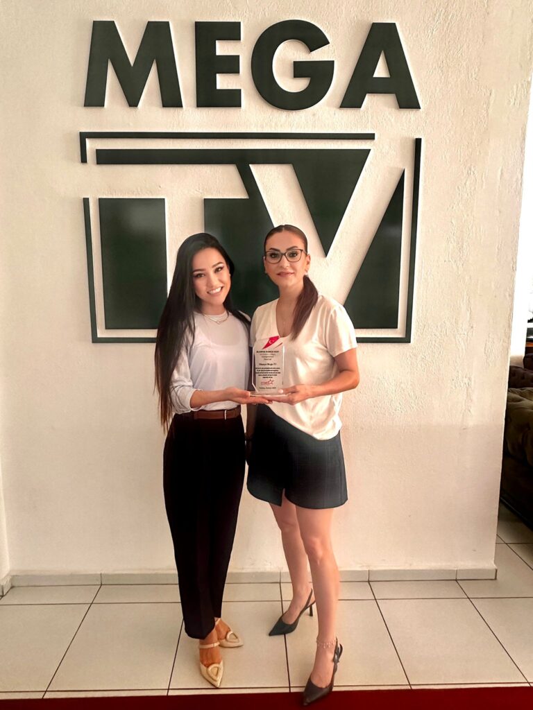Meral Çetiner'e Anlamlı Plaket - Mega TV WhatsApp Image 2025 05 25 at 16.10.49 - Mega TV