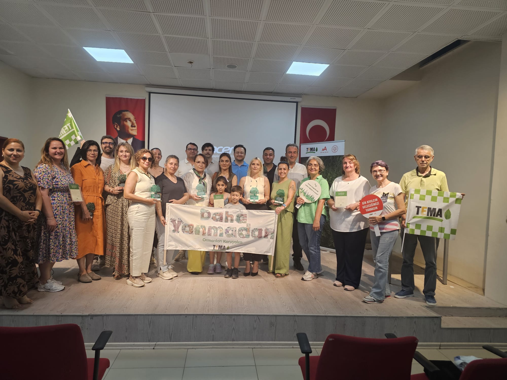 RunAntalya Maratonu’na Katılan Kişi ve Kurumlara Plaket Verildi