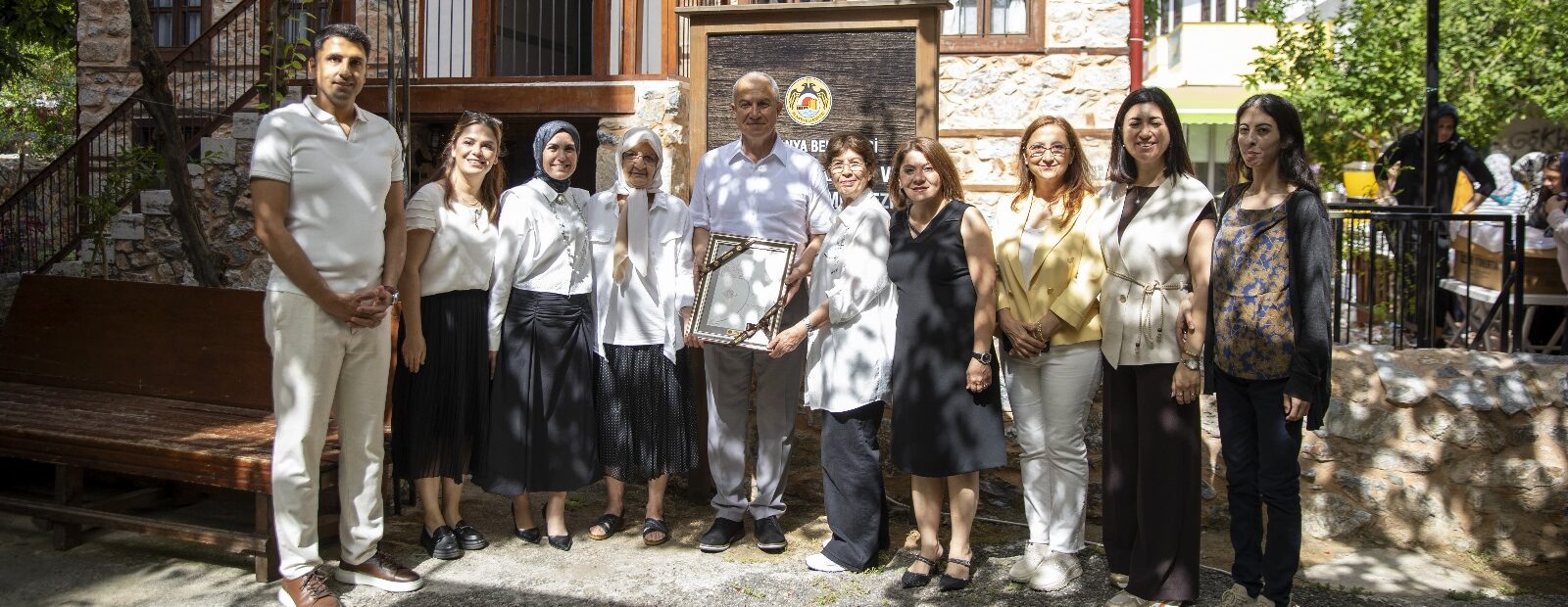 Kadın Politikaları Ve Aile Destek Merkezi Kadınların Yanında