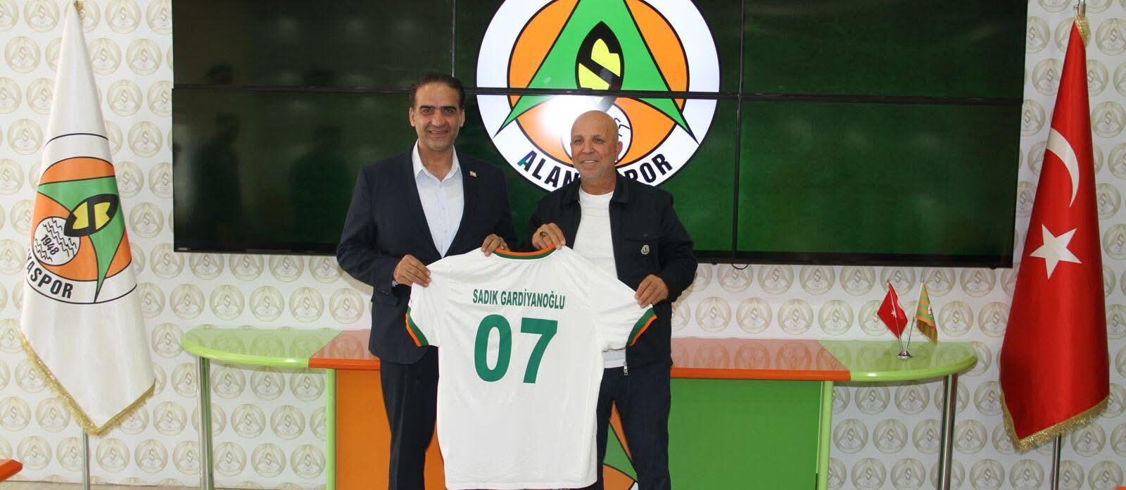Bakan Gardiyanoğlunun Alanyaspor Sevgisi - Mega TV WhatsApp Image 2025-05-28 at 09.07.53