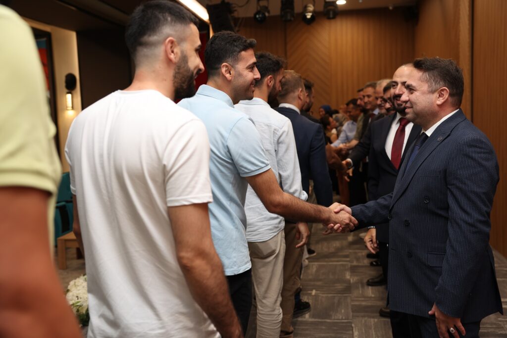 ALKU AILESI BAYRAMLASTI 8 - Mega TV