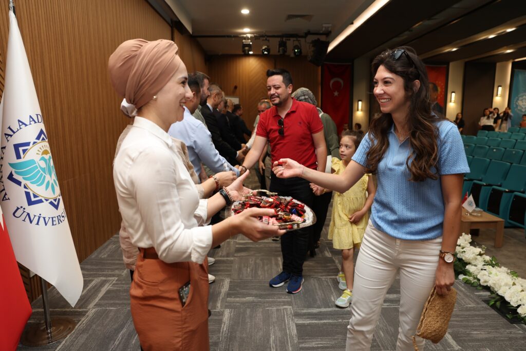 ALKU AILESI BAYRAMLASTI 9 - Mega TV