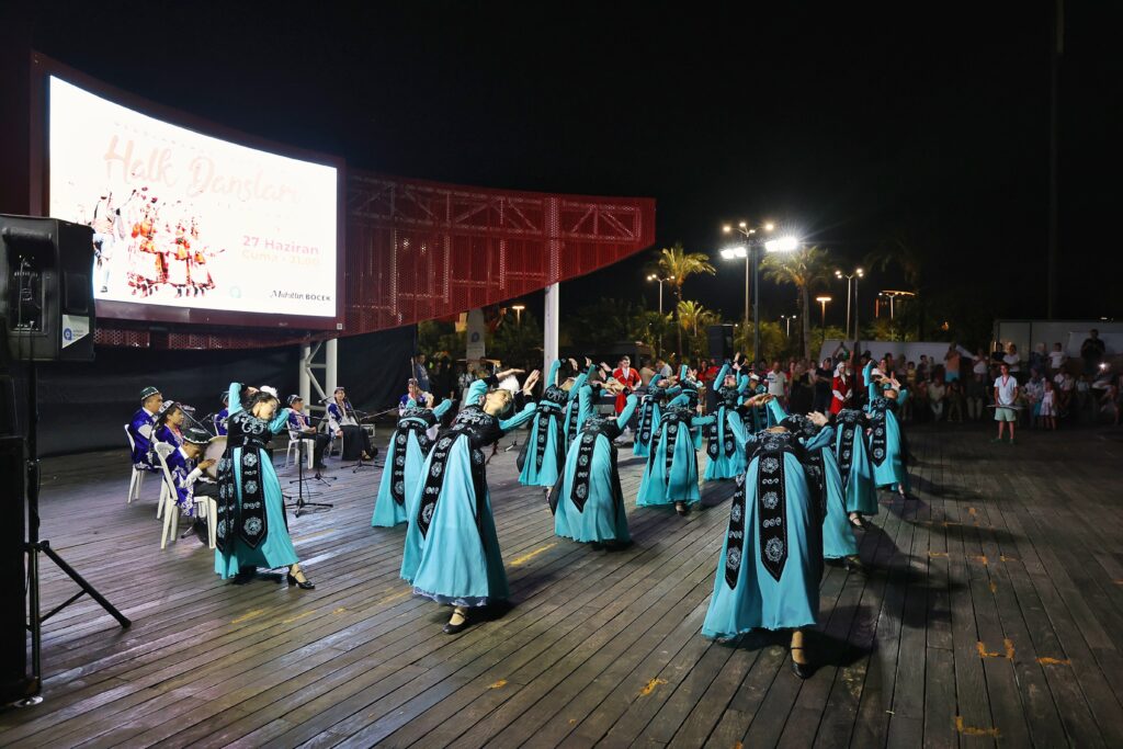 11. Uluslararası Antalya Müzik ve Dans Festivali yapıldı - Mega TV Buyuksehir Belediyesi Halk Dans Festivali duzenledi 1 - Mega TV