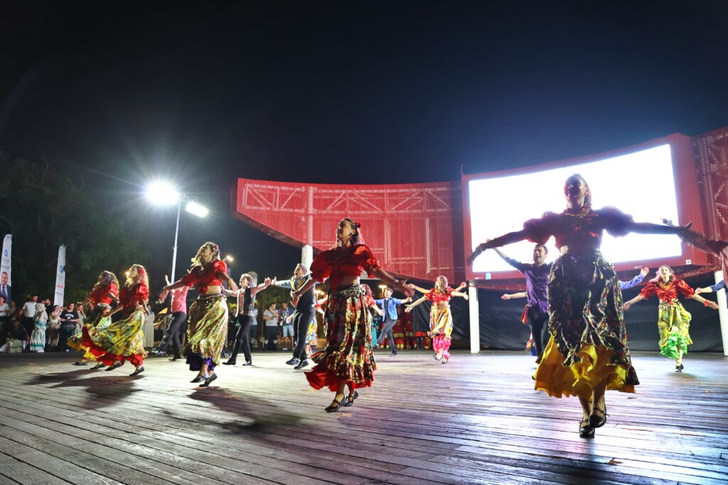 11. Uluslararası Antalya Müzik ve Dans Festivali yapıldı - Mega TV Buyuksehir Belediyesi Halk Dans Festivali duzenledi 6 - Mega TV