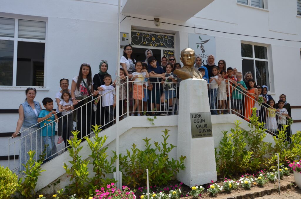 COCUKLAR IPEK EVI ZIYARET 1 - Mega TV