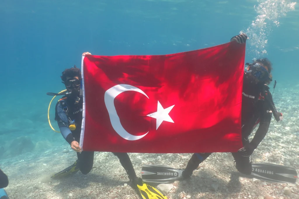 ALKUDE 15 TEMMUZ ETKINLIKLERLE ANILDI su alti dalis 2 - Mega TV
