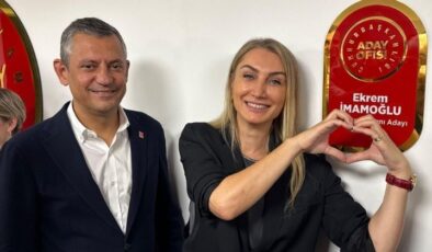 CHP Genel Başkanı Özgür Özel ile İstanbul Büyükşehir Belediye Başkanı Ekrem İmamoğlu’nun eşi Dilek Kaya İmamoğlu, Ekrem İmamoğlu için hazırlanan özel odayı birlikte ziyaret etti.