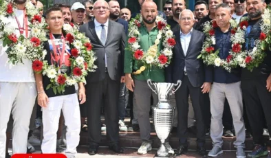 Kumluca, Kırkpınar Kahramanlarını Alkışlarla Karşıladı!