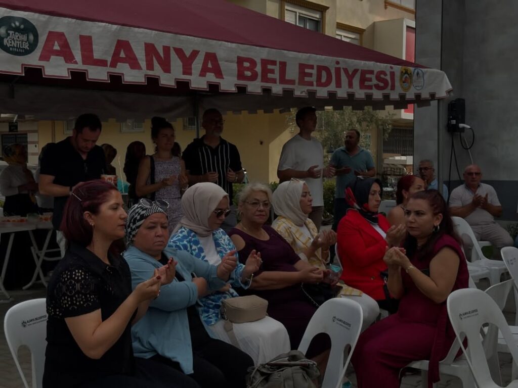 Kadin Kollarimiz tarafindan duzenlenen asure programina katilim sagladik. Bu anlamli etkinligi o 4 - Mega TV