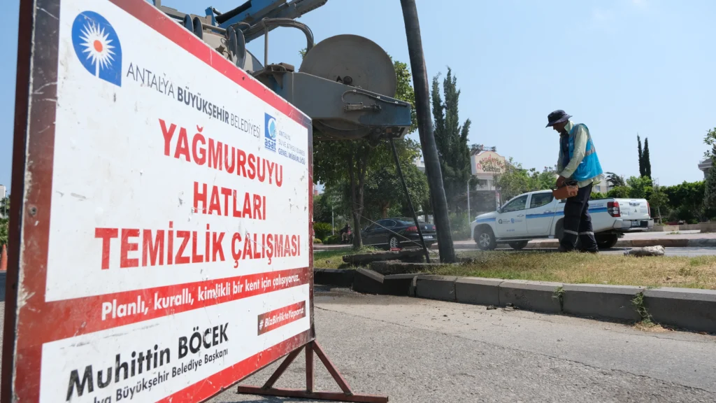 Konyaalti Yagmursuyu Hat Temizlik 11 - Mega TV