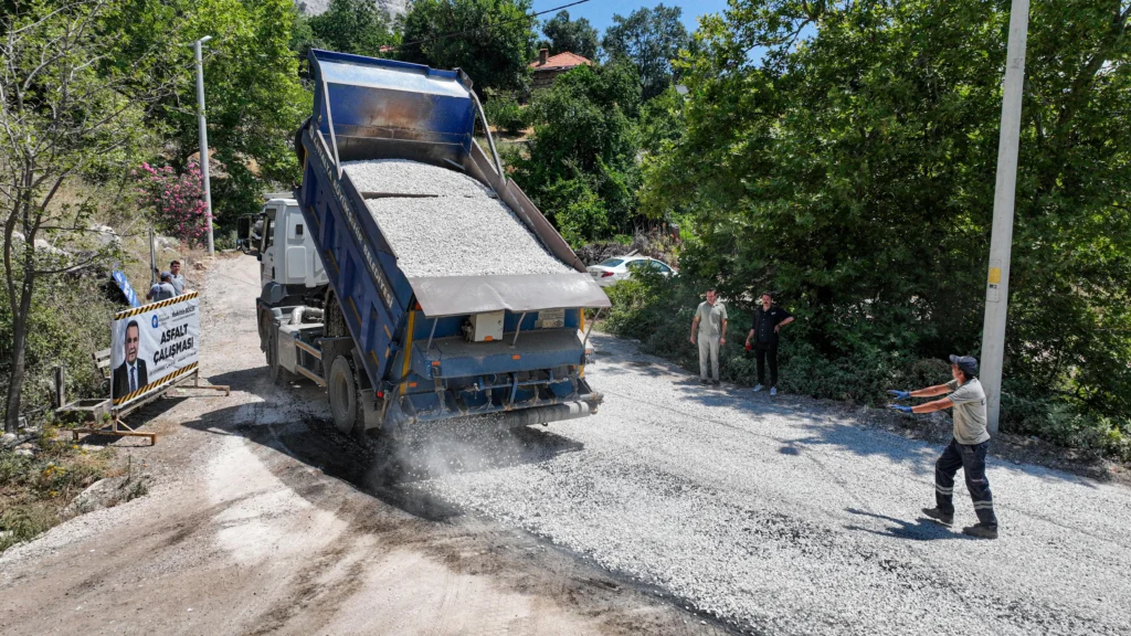 Serik Haskiziloren mahallesi yeni yoluna kavustu 6 - Mega TV