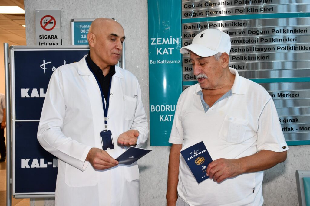 Hastanede Vatandaşlara Kadına Yönelik Şiddetle Mücadele Konuları Anlatıldı - Mega TV WhatsApp Image 2025 07 07 at 15.14.39 1 - Mega TV