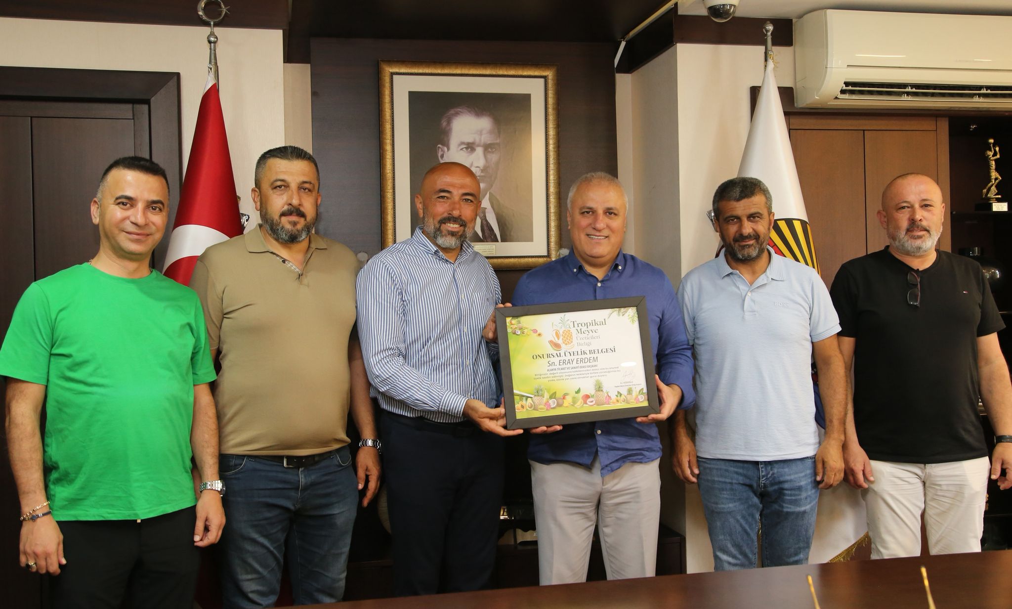 BAŞKAN ERDEM’E TARIMA DESTEK TEŞEKKÜRÜ: ONURSAL ÜYE İLAN EDİLDİ