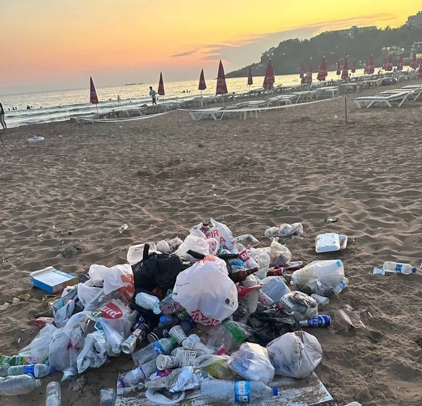 Çöp Atanlara Şok Cezalar! Alanya Belediyesi Mobese ile Takipte - Mega TV alanya sahili kirlilik 4 - Mega TV