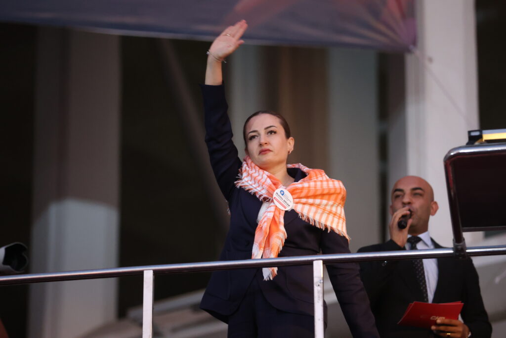 TOROSLAR GİBİ DİMDİK: ANTALYA DEMOKRASİ İÇİN MEYDANDA - Mega TV ozgur ozel miting 23 - Mega TV