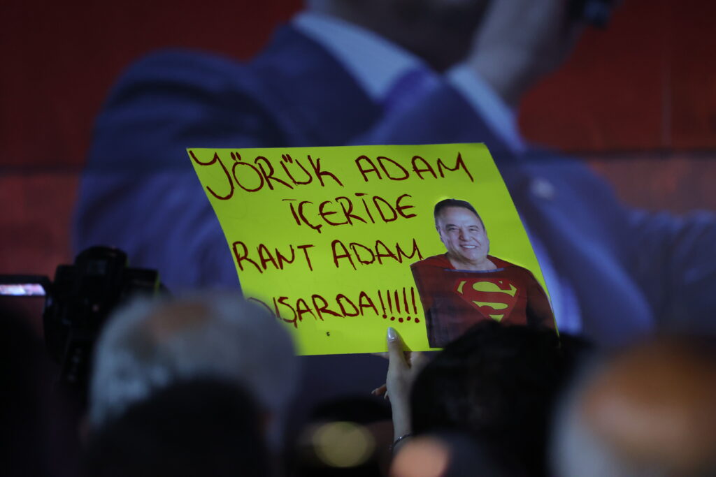 TOROSLAR GİBİ DİMDİK: ANTALYA DEMOKRASİ İÇİN MEYDANDA - Mega TV ozgur ozel miting 26 - Mega TV