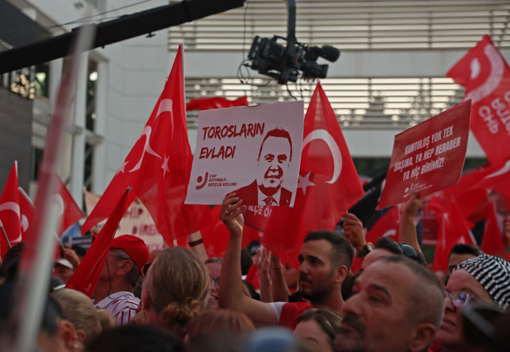 ozgur ozel miting 6 - Mega TV