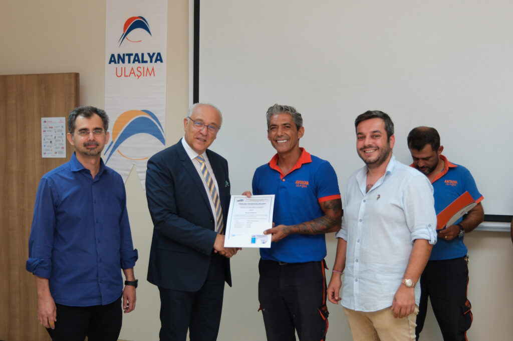 Antalya Tramvaylarının Bakım-Onarımı Artık Belgeli Uzmanların Elinde - Mega TV Antalya tramvaylarinin bakim onarimlari emin ellerde yapiliyor 5 - Mega TV