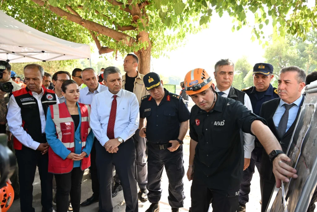 Antalyada kapsamli deprem tatbikati 16 - Mega TV