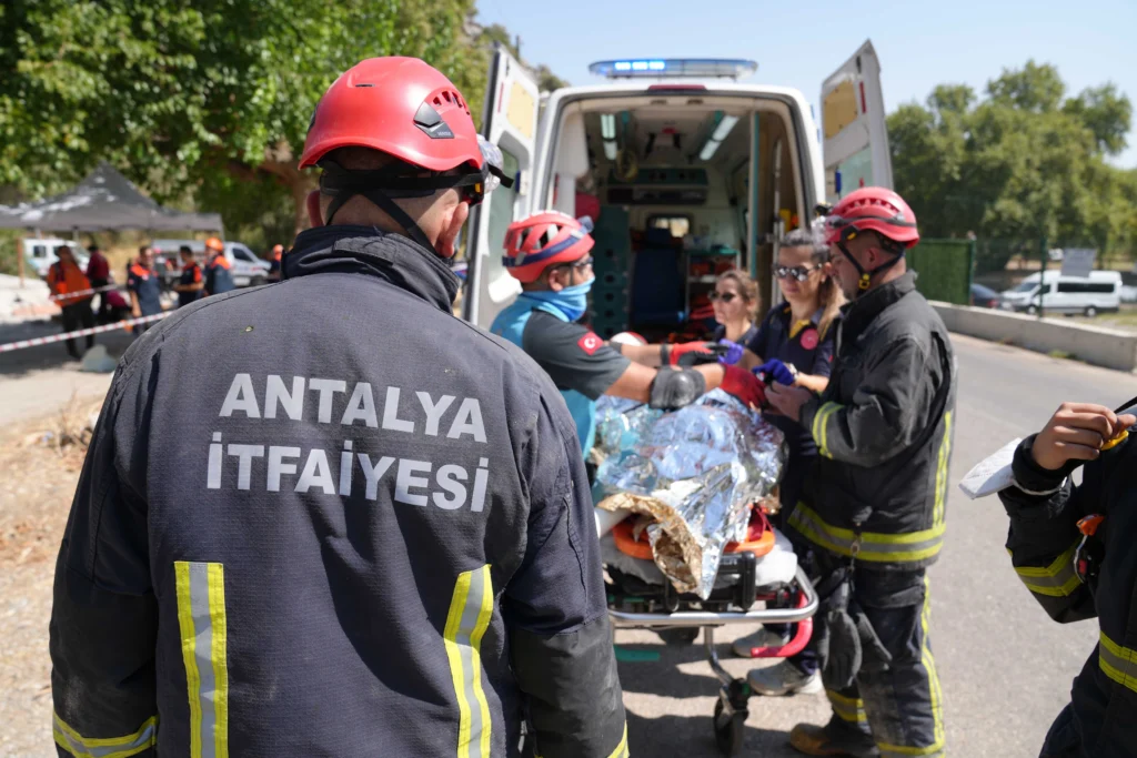 Antalyada kapsamli deprem tatbikati 21 - Mega TV