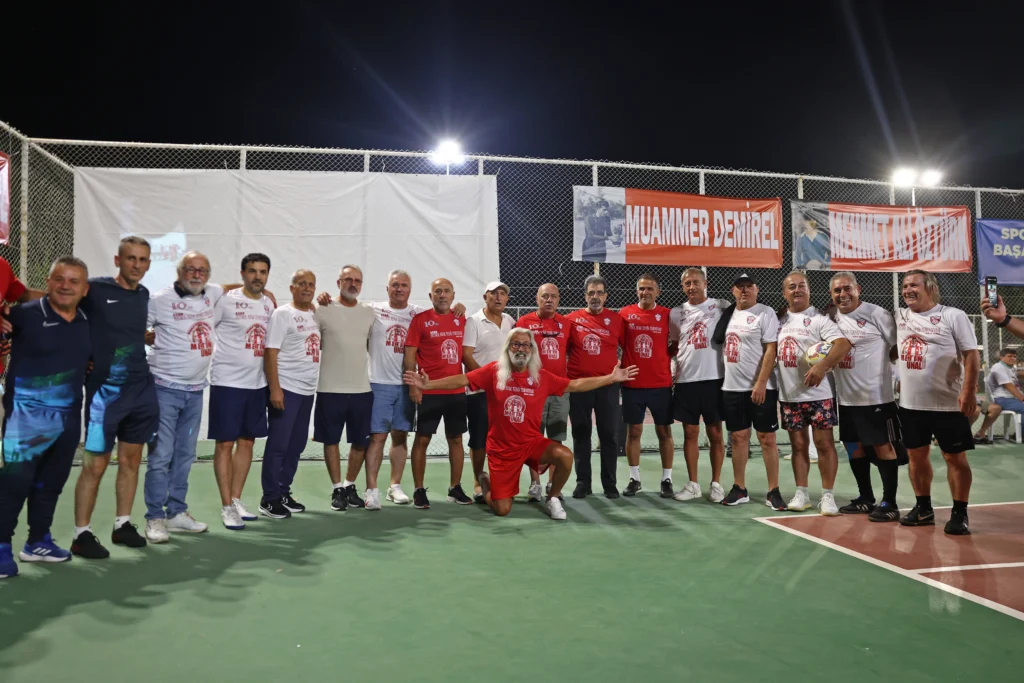 Antalyaspor’un Efsanesi Metin Ünal Onuruna Turnuva Başladı - Mega TV Antalyasporun yasayan efsanesi Metin Unal onuruna turnuva 3 - Mega TV