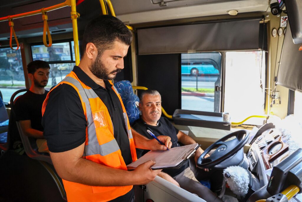 Buyuksehirin toplu ulasim araclarindaki siki denetimleri devam ediyor 17 - Mega TV