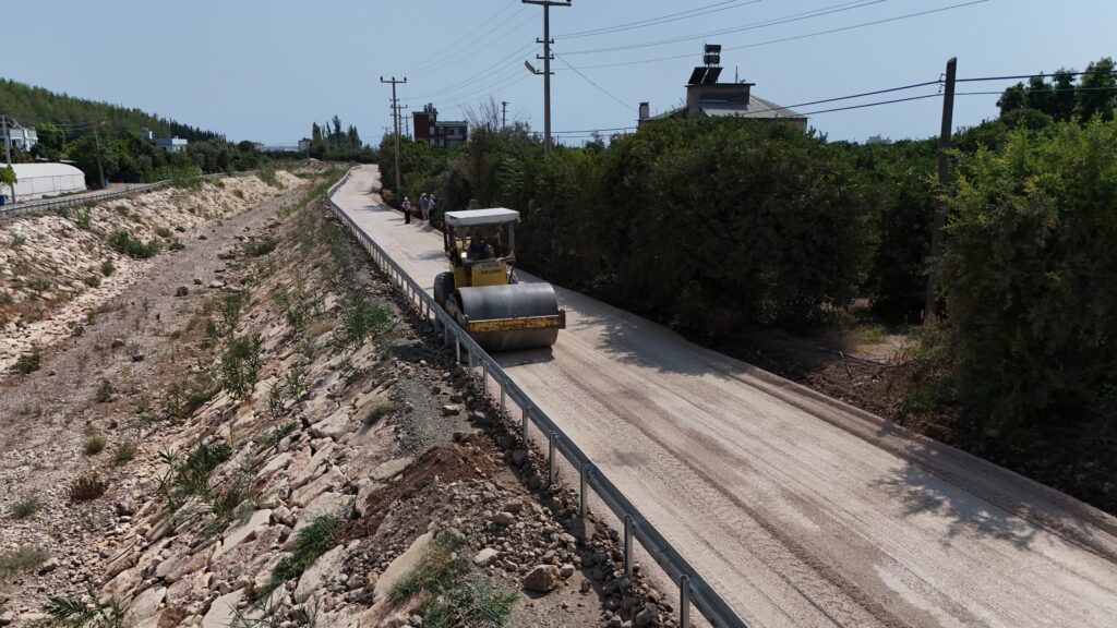 Kumluca Belediyesi Asfaltlama Çalışmalarına Hız Verdi Üç mahallede 11 bin 900 m² yol yenilendi - Mega TV DJI 20250813151349 0018 D - Mega TV