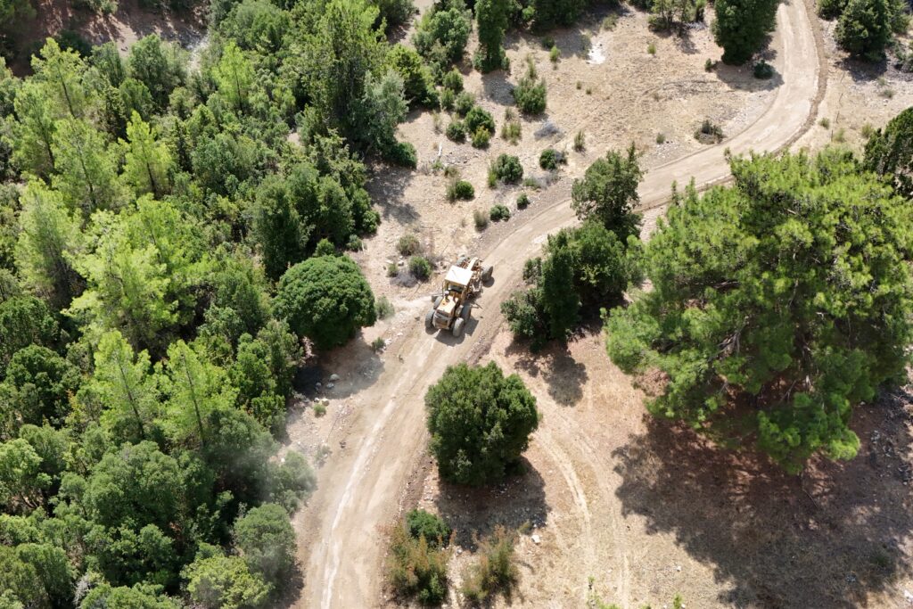 Kumluca Belediyesi Yayla Yollarını Güvenli ve Konforlu Hale Getiriyor - Mega TV DJI 20250826113018 0004 D - Mega TV