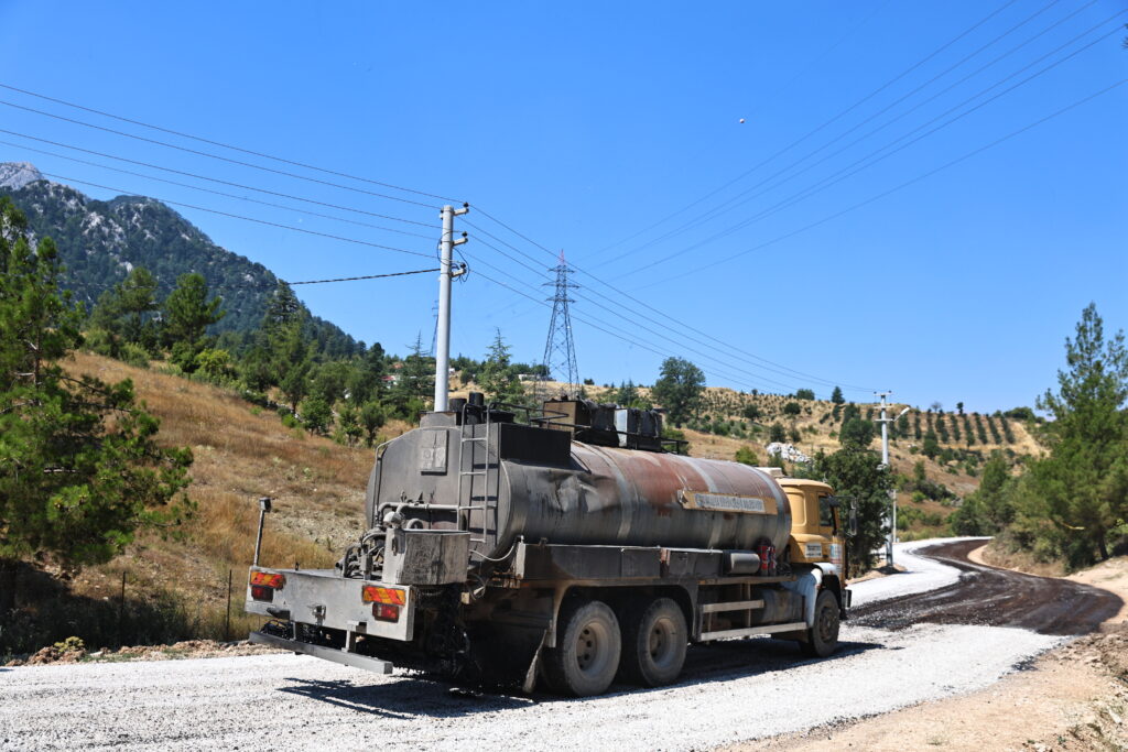 Kemer Ovacık Mahallesi Yolu Asfaltla Buluştu - Mega TV Ovacik Mahallesinin 3.5 kilometrelik yolu asfaltla bulustu 6 - Mega TV
