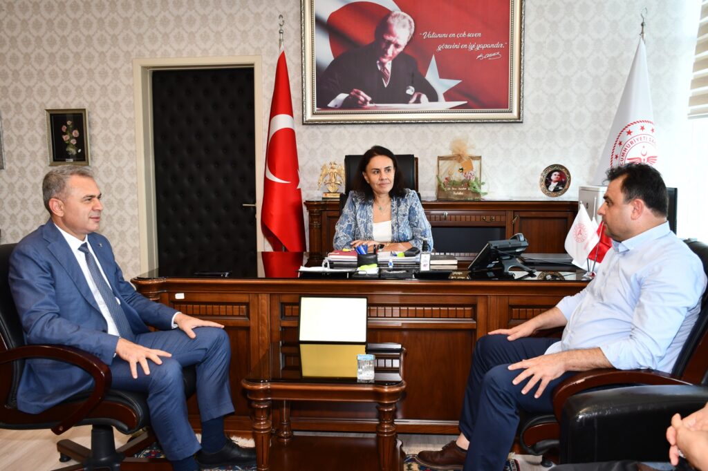 AK Parti Alanya İlçe Yönetiminden Başhekime Nezaket Ziyareti - Mega TV WhatsApp Image 2025 08 05 at 19.00.26 1 - Mega TV