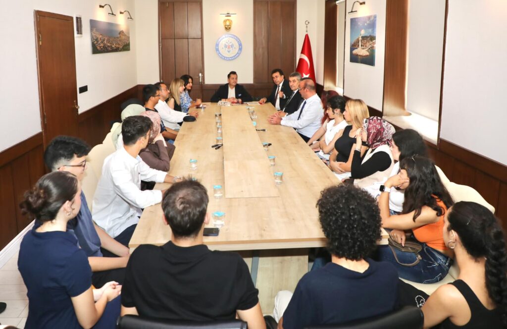 YKS’de Derece Yapan Öğrenciler Kaymakam Öztürk’ün Misafiri Oldu - Mega TV WhatsApp Image 2025 08 08 at 14.28.01 - Mega TV