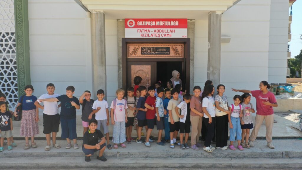 Pazarcı Mahallesi’ndeki Yeni Caminin Çevre Düzenlemesi Tamamlandı - Mega TV WhatsApp Image 2025 08 08 at 16.27.09 Kopya - Mega TV