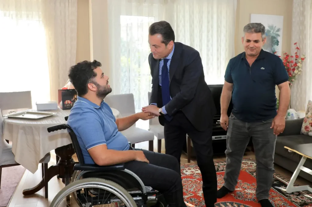 Kaymakam Öztürk’ten Gazilerimize Anlamlı Ziyaret - Mega TV WhatsApp Image 2025 08 18 at 19.50.09 - Mega TV