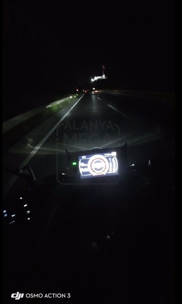 Alanya Dinek Bölgesi’nde İhmalkârlık Kazaya Sebep Oldu: Belediye Görevini Yapmadı, Trafikte Canlar Tehlikeye Atıldı - Mega TV WhatsApp Image 2025 08 20 at 17.57.00 - Mega TV