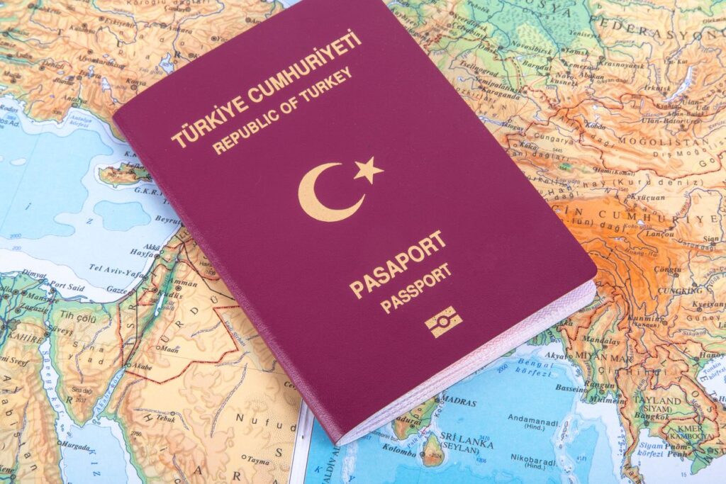 Yurt Dışına Çıkarken Dikkat Etmeniz Gerekenler: Keyifli ve Sorunsuz Bir Seyahat İçin Pratik Rehber - Mega TV pasaportnasilalinir - Mega TV