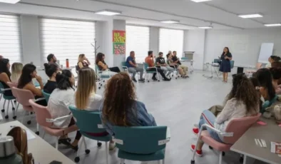 Gençler ve eğitmenler proje geliştirmeyi öğreniyor