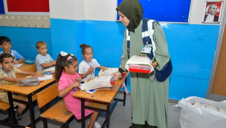 26 Bin Öğrenciye Kırtasiye Seti Dağıtıldı