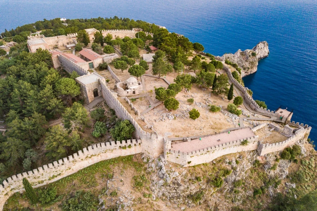 Alanya Kalesi: Zamana Direnen Mirasın Hikâyesi - Mega TV KALE KUSBAKISI - Mega TV