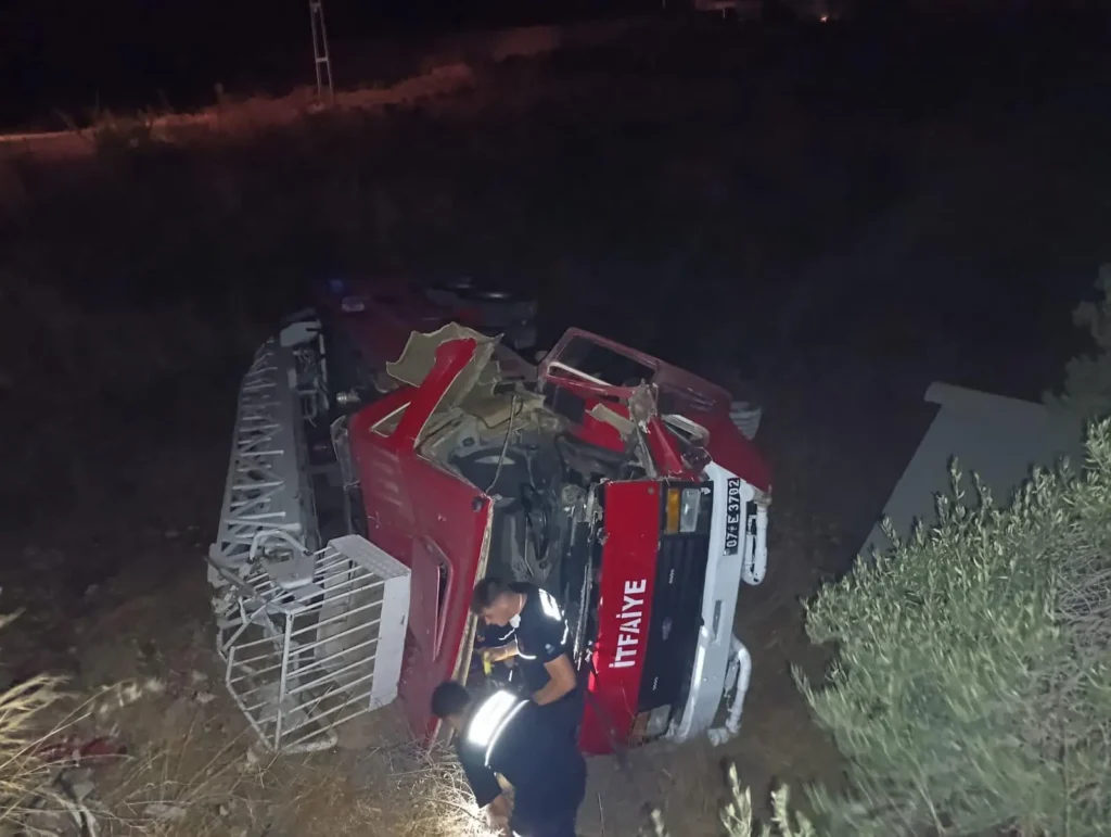 Aksu, Serik, Alanya Alevlere Teslim: Antalya İtfaiyesi Zamanla Yarıştı - Mega TV Yanginlar 1 - Mega TV