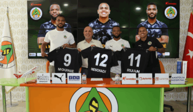 Alanyaspor Yeni Transferlerini İmza Töreniyle Tanıttı