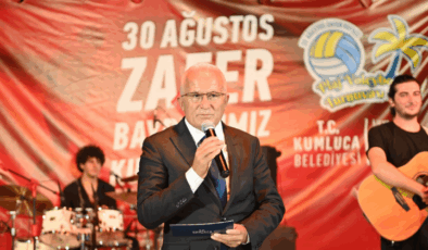 Kumluca’da 30 Ağustos Zafer Bayramı Coşkusu: Dev Türk Bayrağı ve Kaktüs Band Konseri