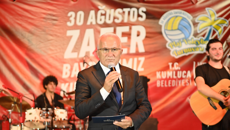 Kumluca’da 30 Ağustos Zafer Bayramı Coşkusu: Dev Türk Bayrağı ve Kaktüs Band Konseri